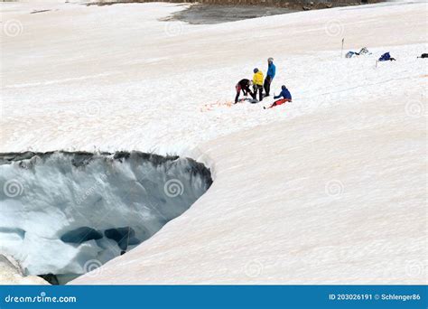 Glacier Travel Rope Team Distances 8m vs 12m Crevasse Fall Impacts